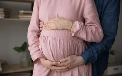 Poród z partnerem czy bez? Wybierz wsparcie idealne dla Ciebie