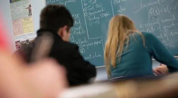 Nauczyciel narusza dobro dziecka? Prawa, dowody, interwencja!