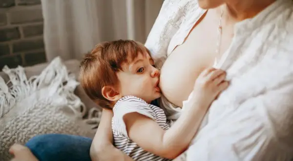 Odstawienie od piersi: łagodny przewodnik dla mamy i dziecka